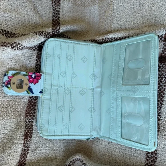 VERA BRADLEY TURNLOCK WALLET - WATER BOUQUET PATTERN - Picture 3 of 5